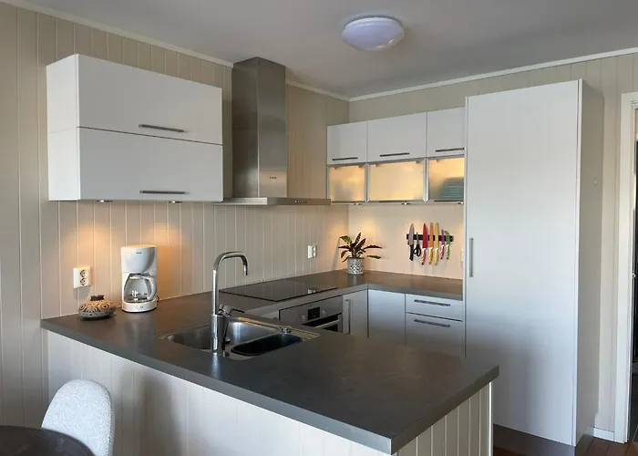 Modern Fisherman Daire Ballstad